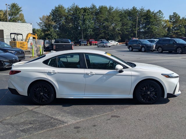 Used 2025 Toyota Camry SE image 8