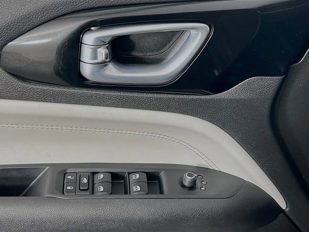 Used 2025 Jeep Compass Limited AWD/4WD image 18