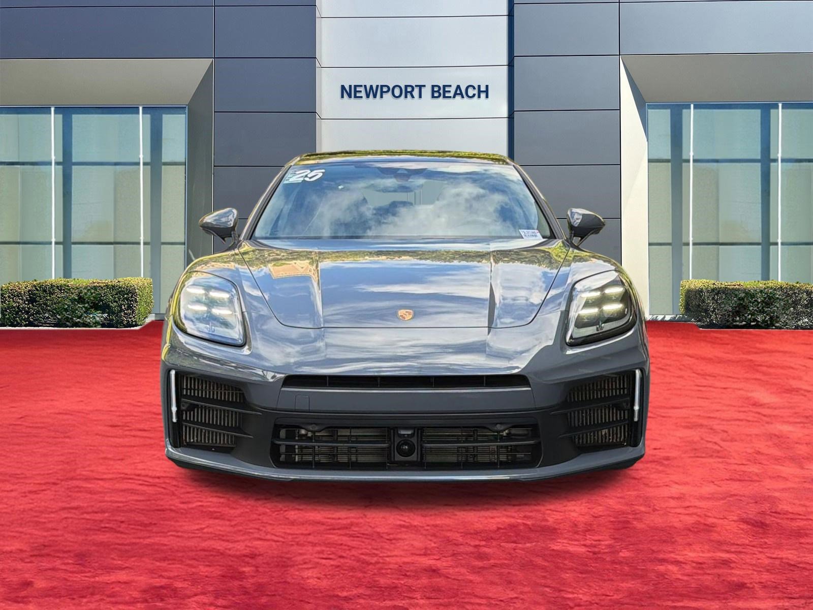 Used 2025 Porsche Panamera image 6
