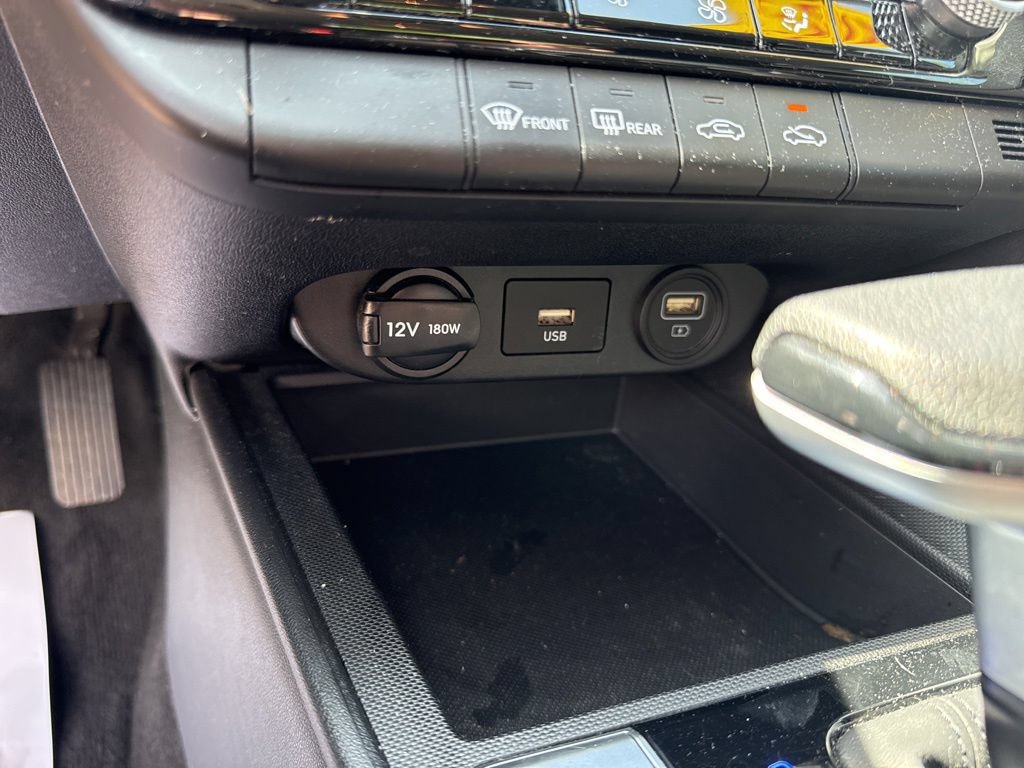 Used 2023 Hyundai Elantra SEL w/ Preferred Accessory Package FWD image 33