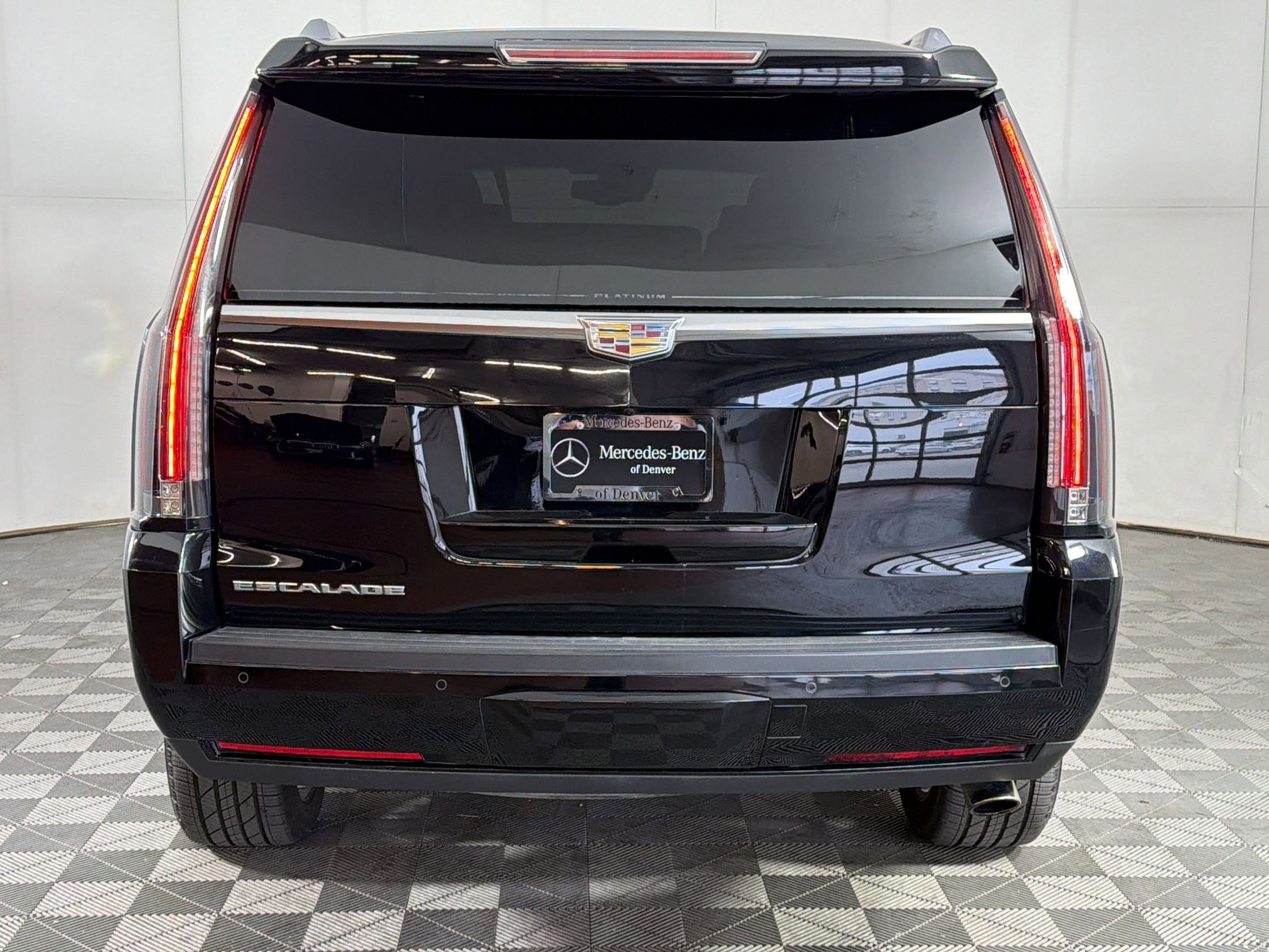 Used 2016 Cadillac Escalade Platinum image 10