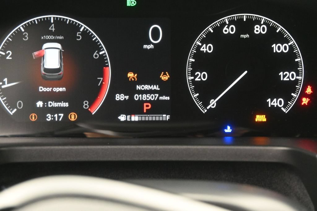 Used 2025 Honda Pilot Touring image 9