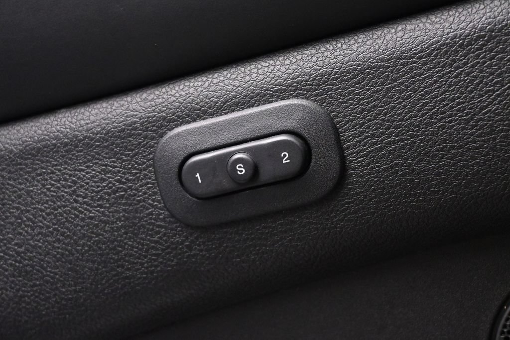 Used 2020 Dodge Durango R/T w/ Technology Group AWD/4WD image 40