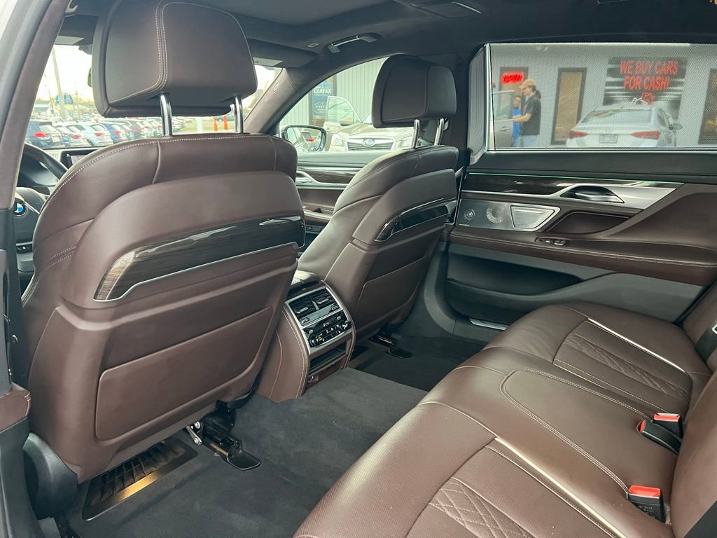 Used 2021 BMW 750i xDrive w/ Executive Package AWD/4WD image 19