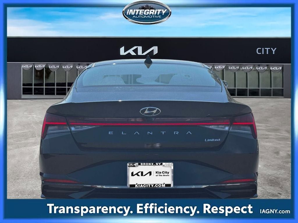 Used 2023 Hyundai Elantra Limited w/ Preferred Accessory Package FWD image 6