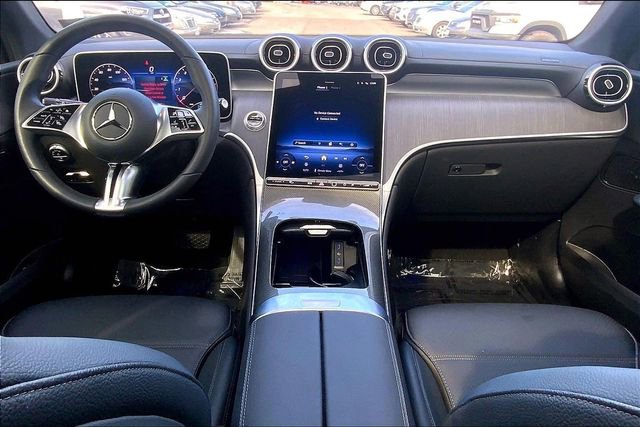 Used 2025 Mercedes-Benz GLC 300 4MATIC image 12