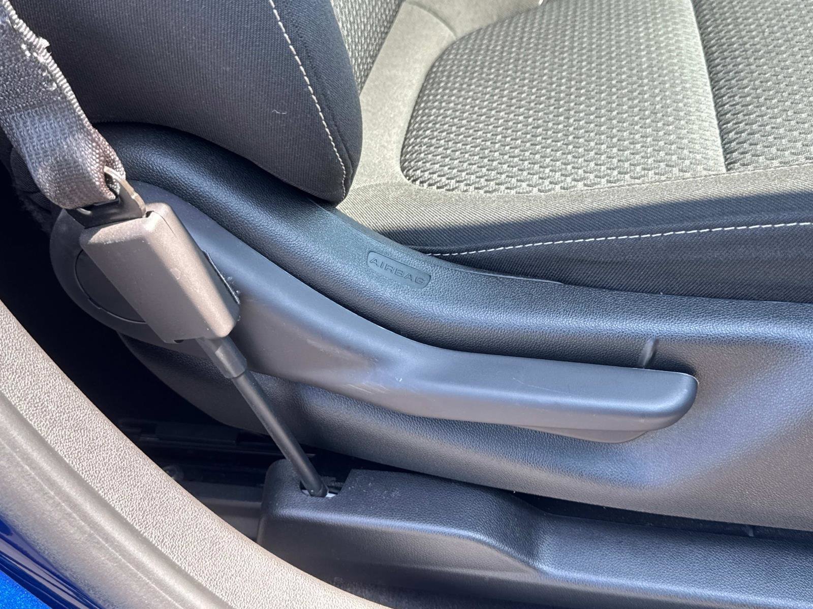 Used 2023 GMC Acadia SLE image 25