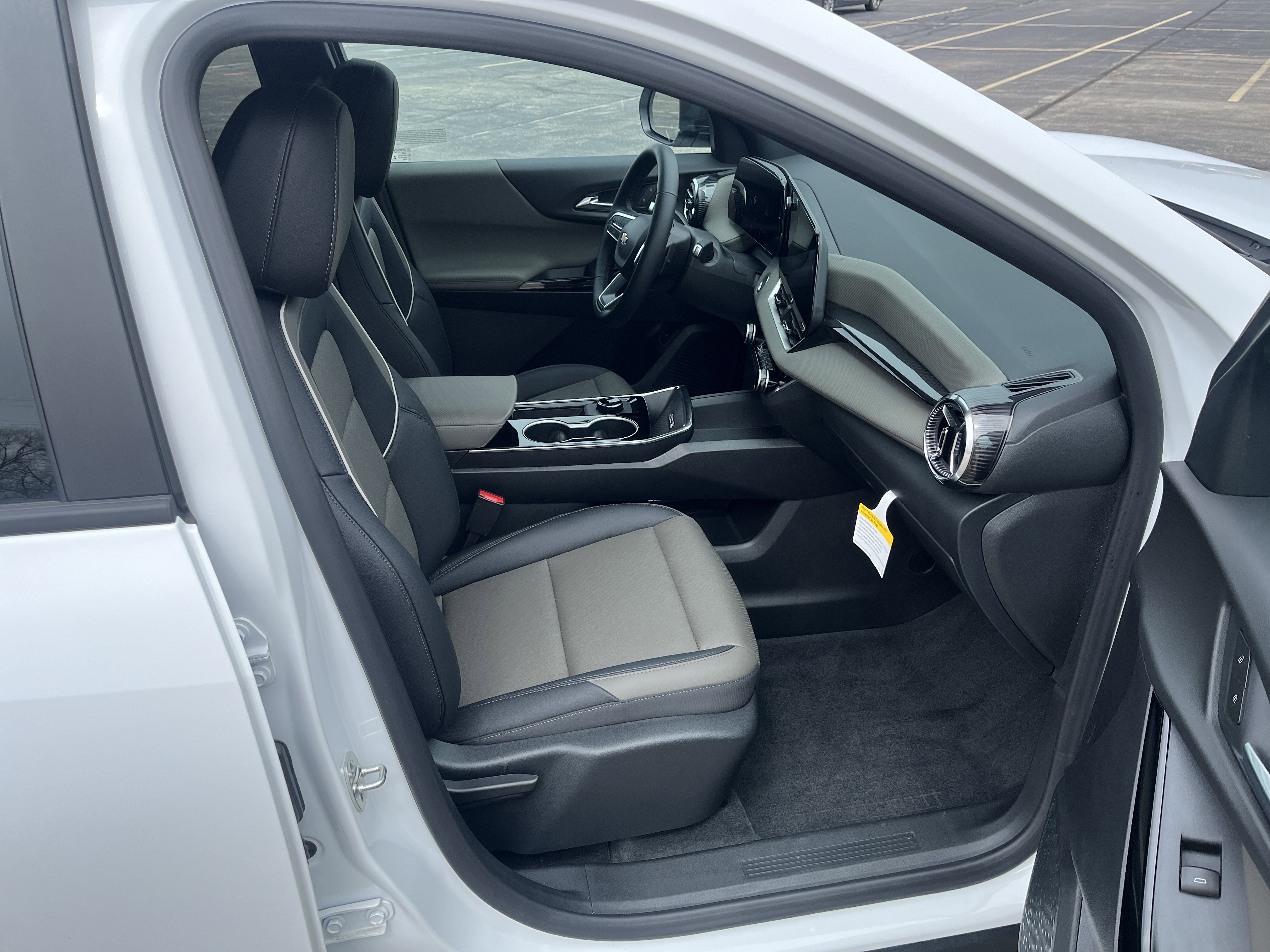 Used 2026 Chevrolet Equinox LT w/ Convenience Package II image 15