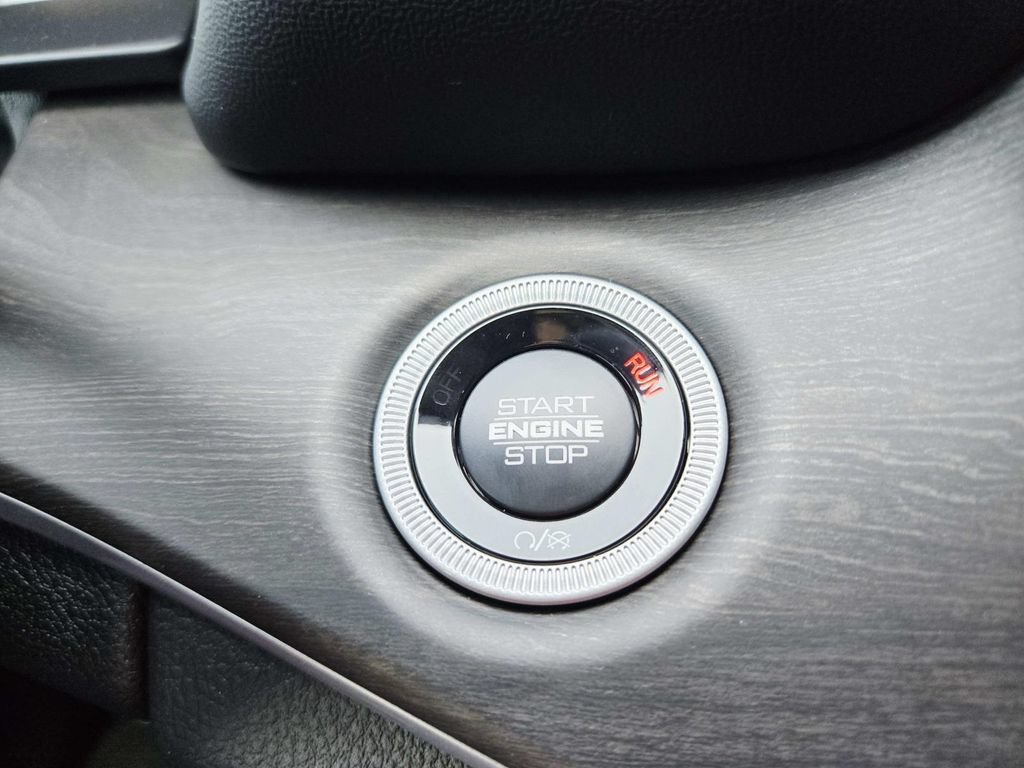 New 2025 Jeep Grand Cherokee L Limited AWD/4WD image 31