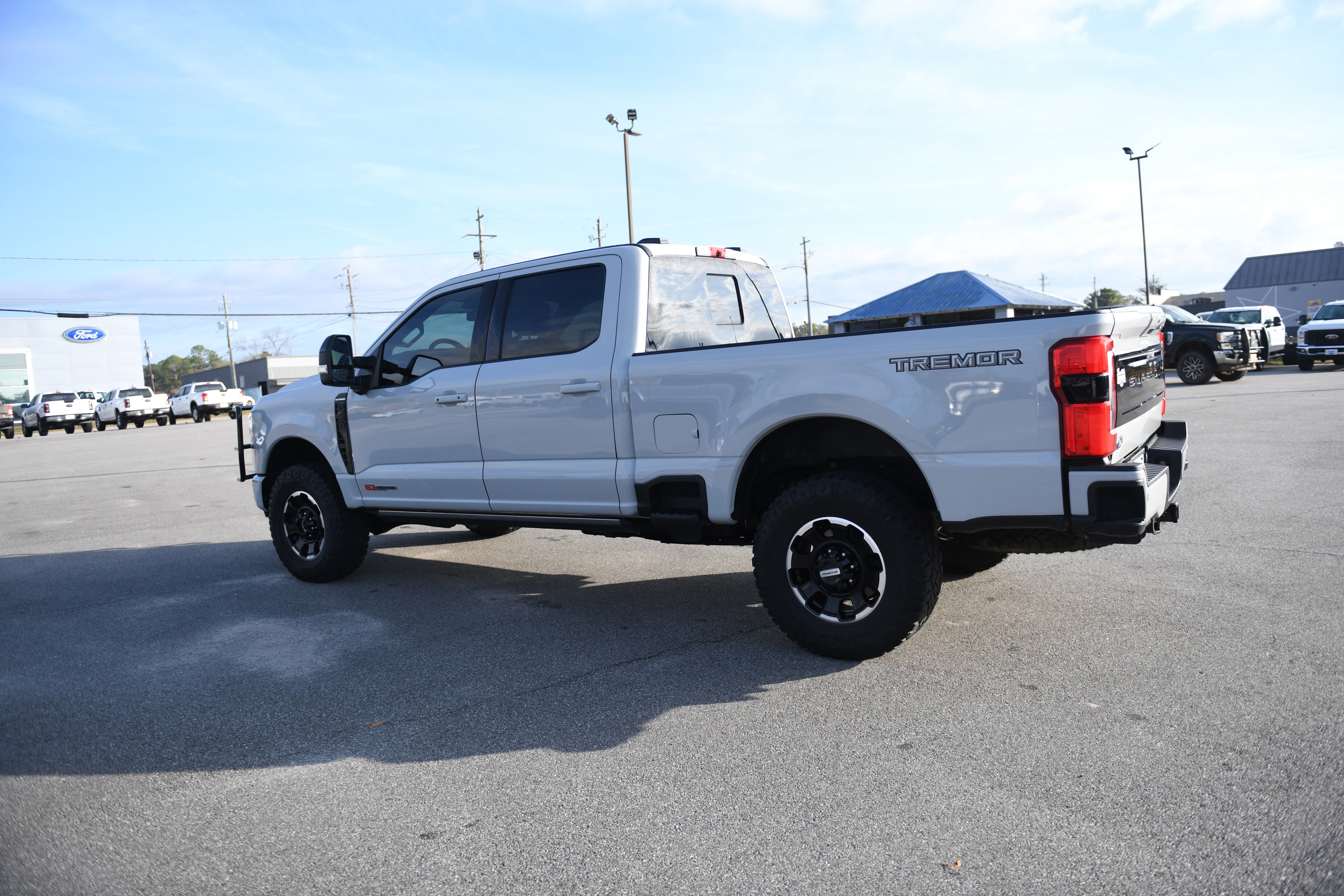 Used 2025 Ford F250 Platinum w/ Tremor Off-Road Package image 17