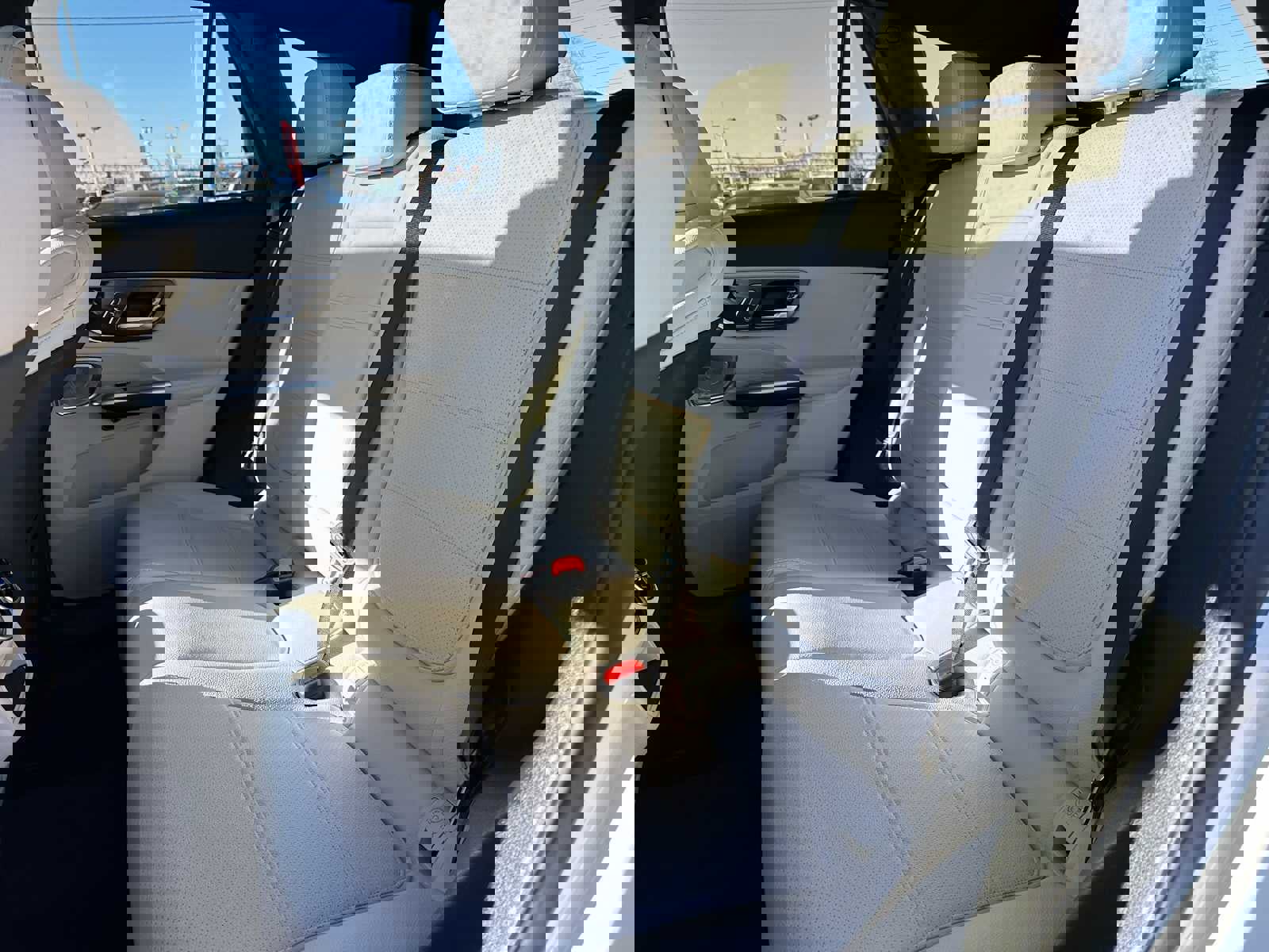 Used 2025 Mercedes-Benz GLC 350e 4MATIC image 17