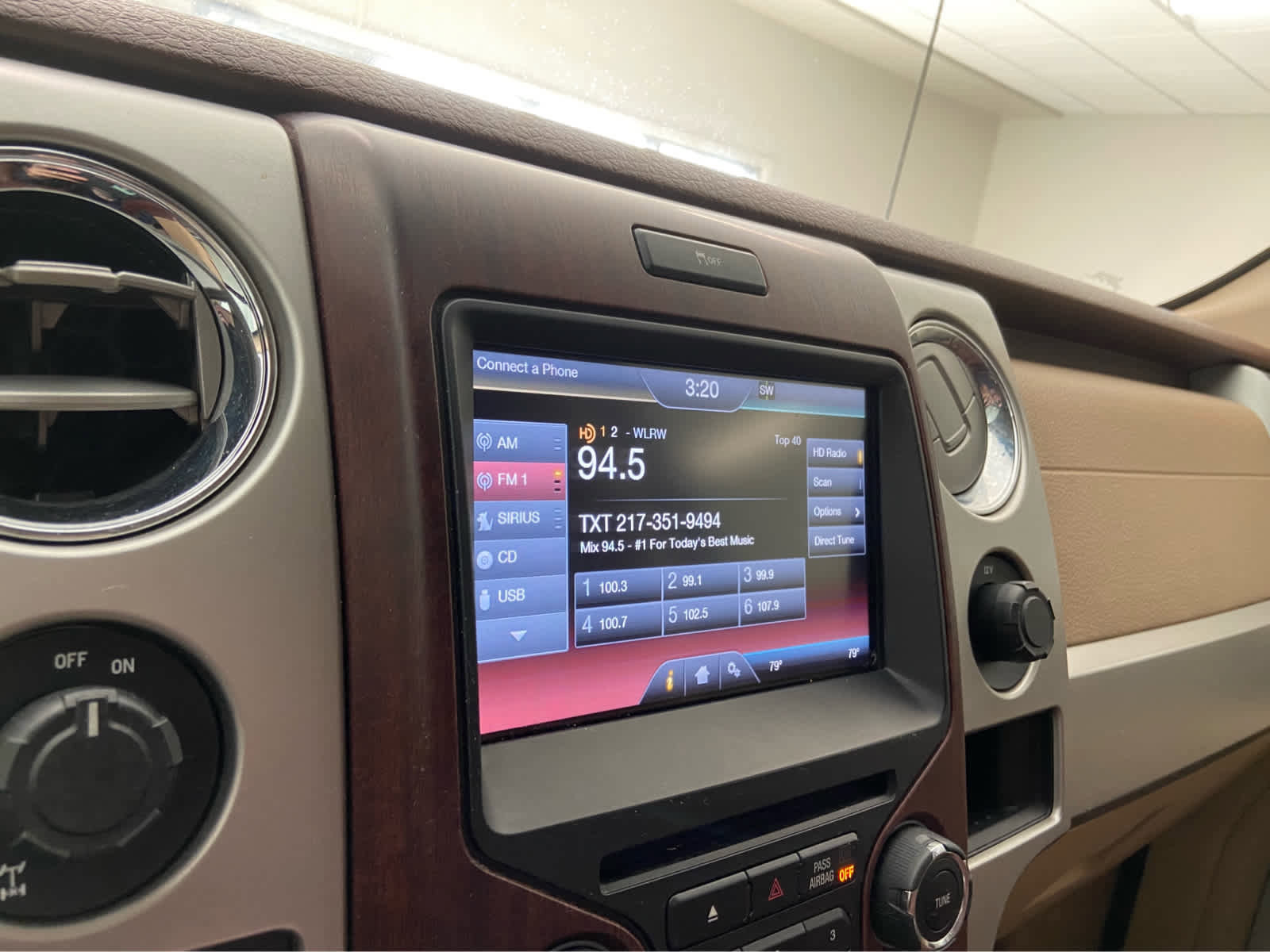 Used 2014 Ford F150 King Ranch w/ King Ranch Luxury Package RWD image 25