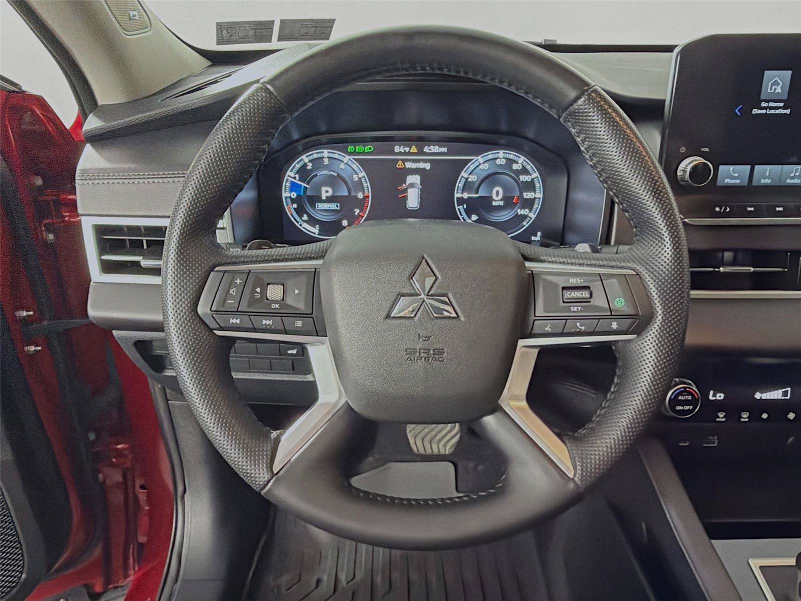 Used 2024 Mitsubishi Outlander SE AWD/4WD image 3