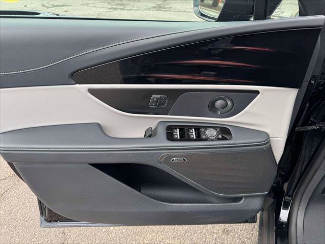 Used 2024 Lincoln Nautilus Premier w/ Equipment Group 102A image 15