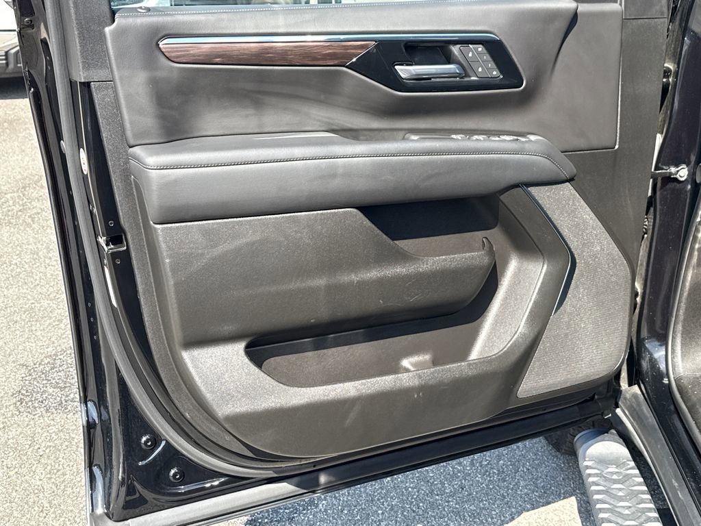 Certified 2025 Chevrolet Suburban Z71 image 10