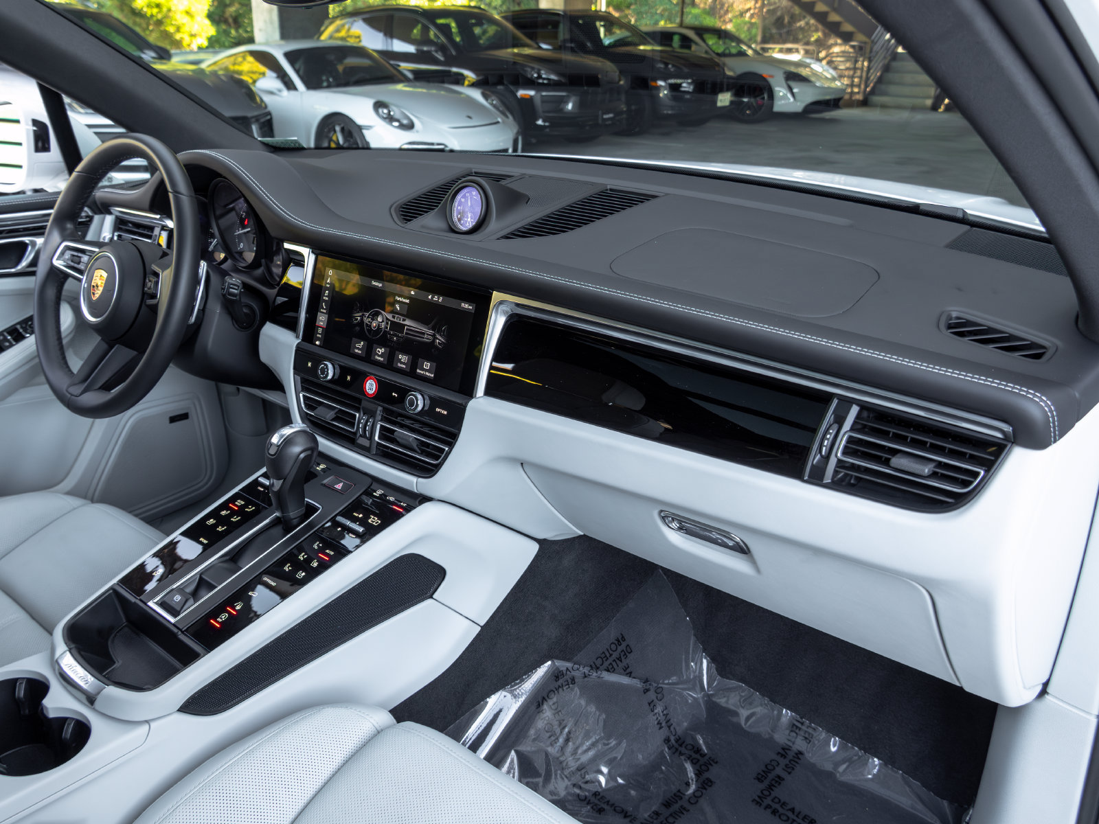Certified 2025 Porsche Macan AWD/4WD image 55