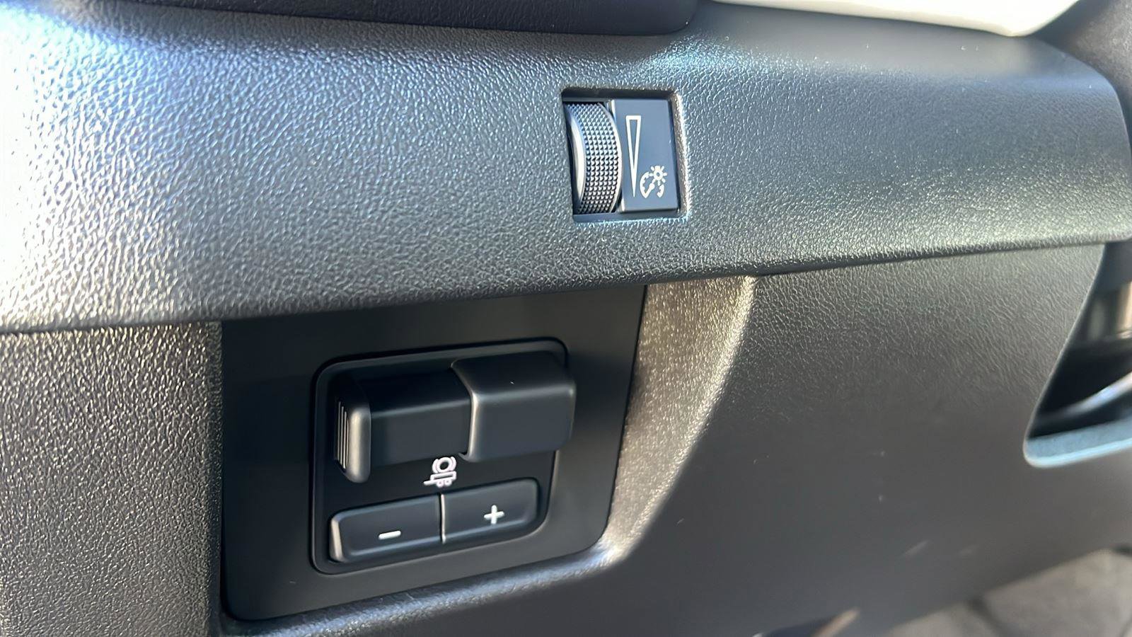 Used 2023 GMC Canyon AT4X image 12