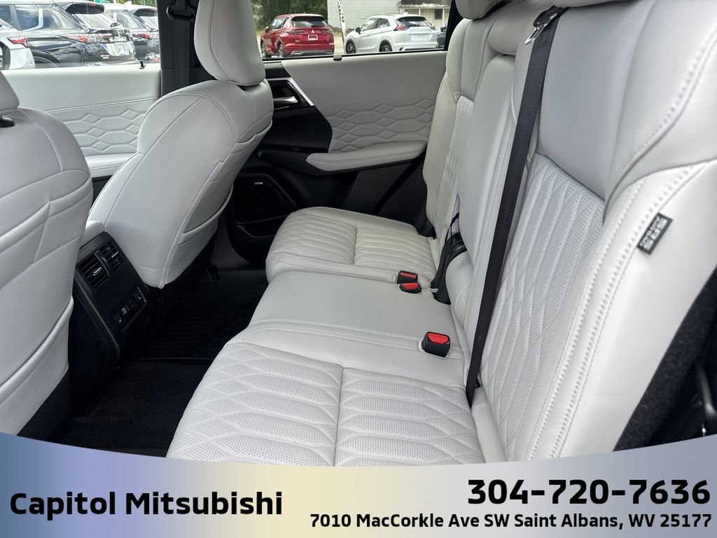 New 2025 Mitsubishi Outlander SEL image 14