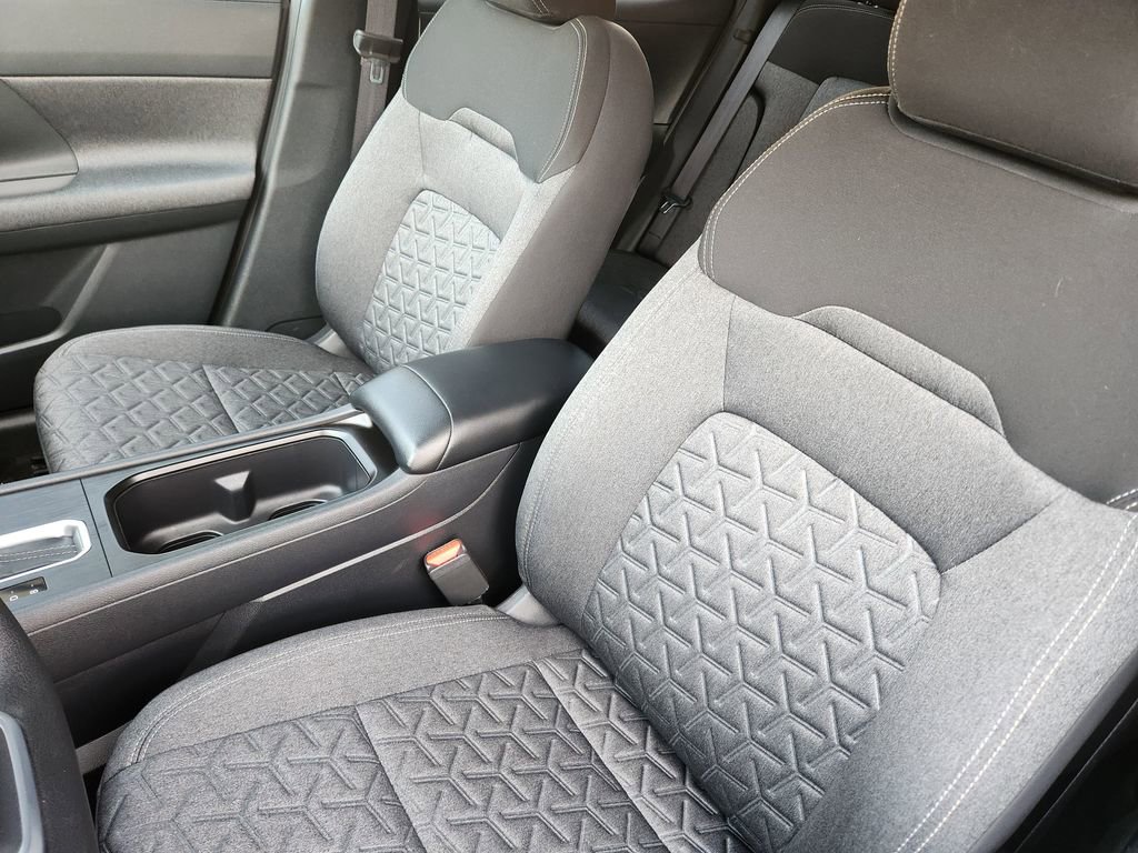 Certified 2025 Nissan Kicks SV image 9