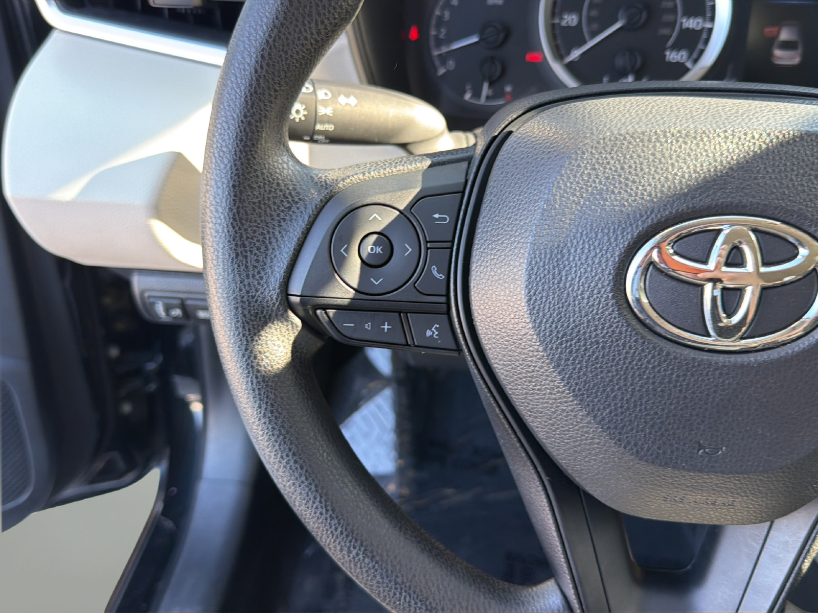Used 2022 Toyota Corolla LE FWD image 17