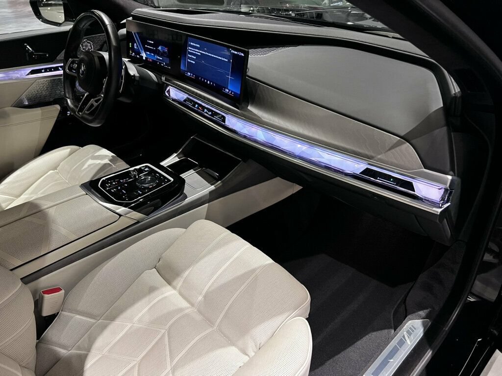 Used 2024 BMW 760i xDrive AWD/4WD image 21