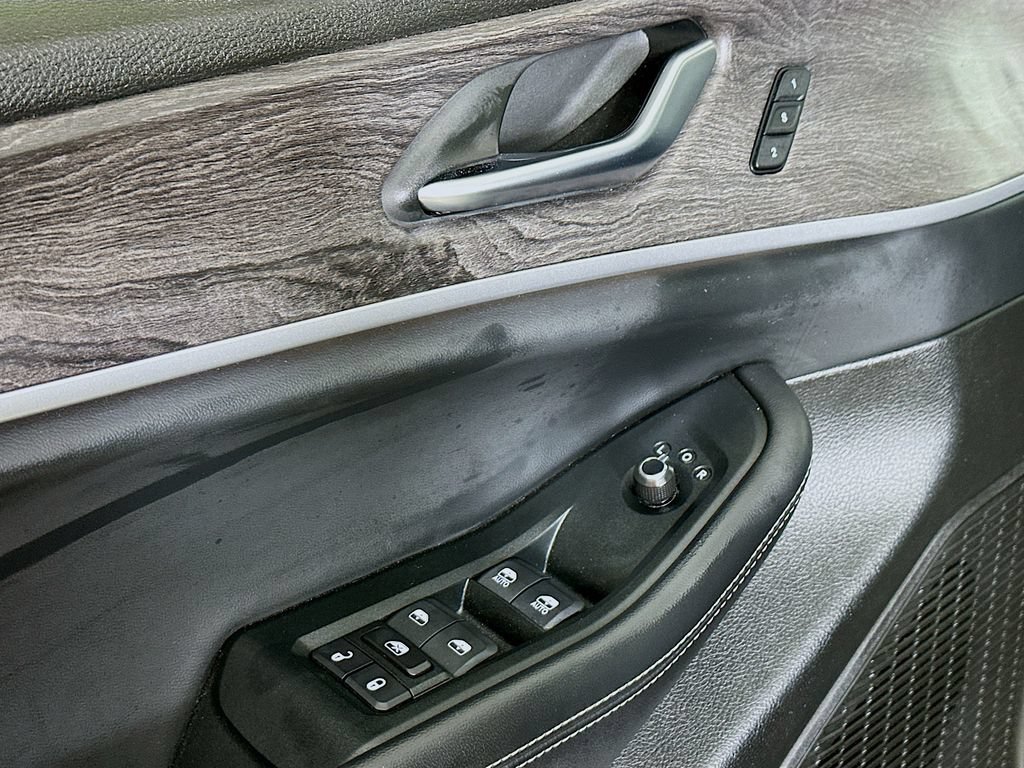 Used 2024 Jeep Grand Cherokee Limited w/ Luxury Tech Group II AWD/4WD image 21