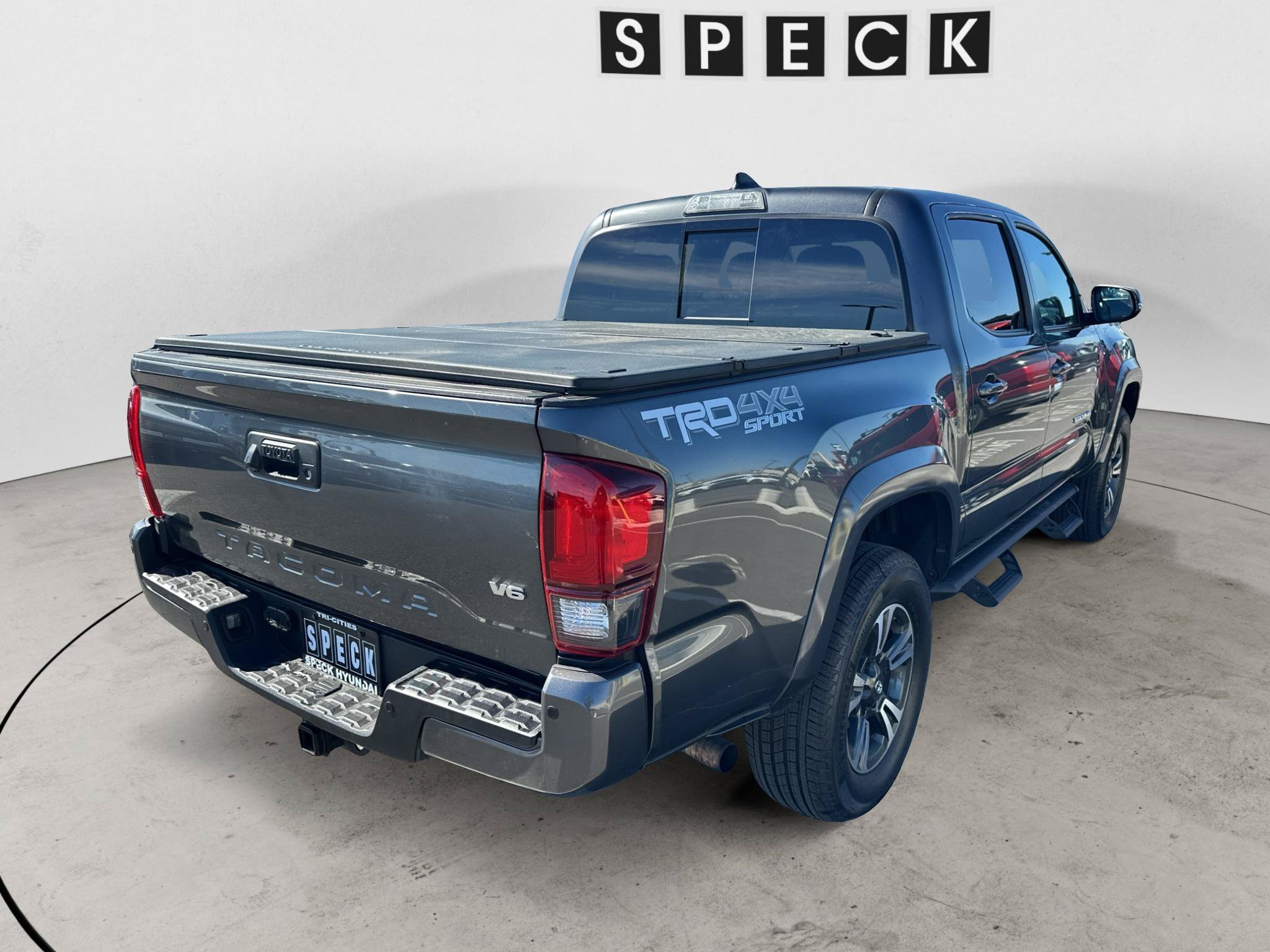 Used 2019 Toyota Tacoma TRD Sport AWD/4WD image 5