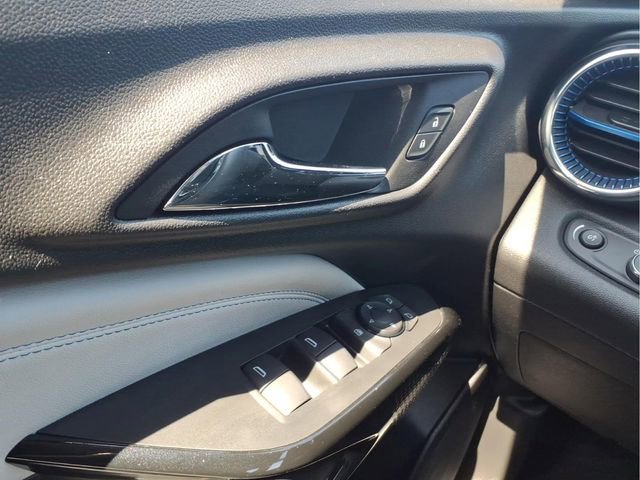 Used 2025 Chevrolet Trax LT FWD image 29