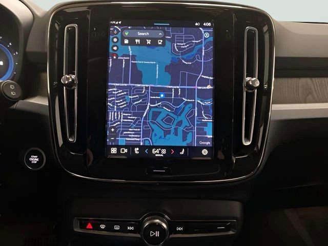 Used 2025 Volvo XC40 B5 Plus image 37