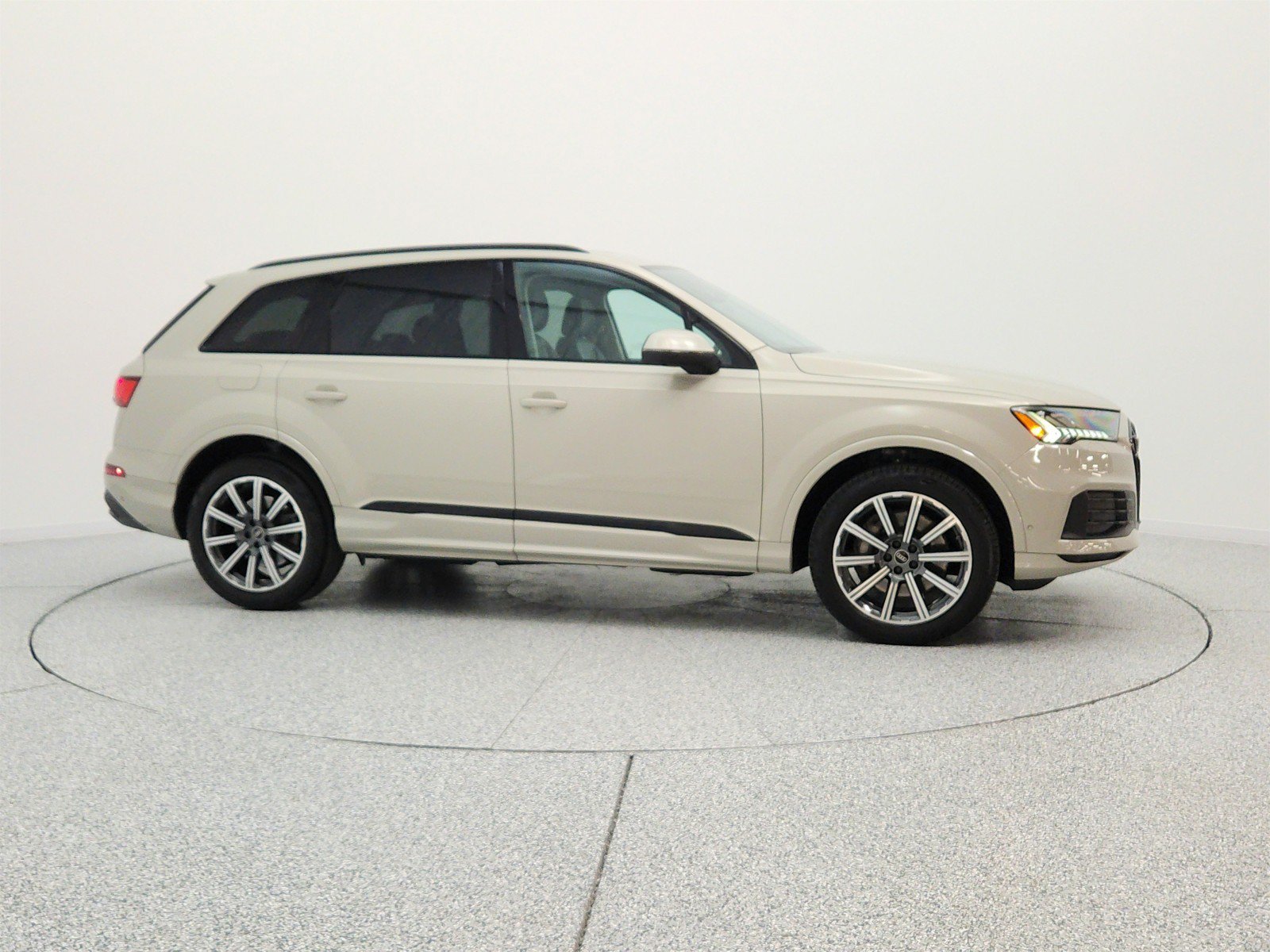 Used 2023 Audi Q7 2.0T Premium Plus w/ Premium Plus Package AWD/4WD image 4