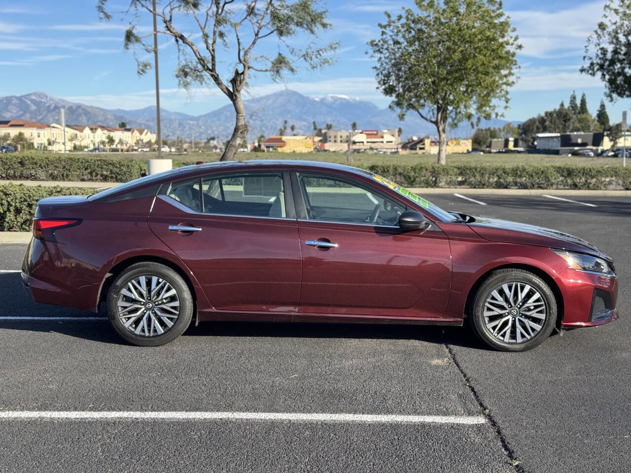 Used 2025 Nissan Altima 2.5 SV image 2
