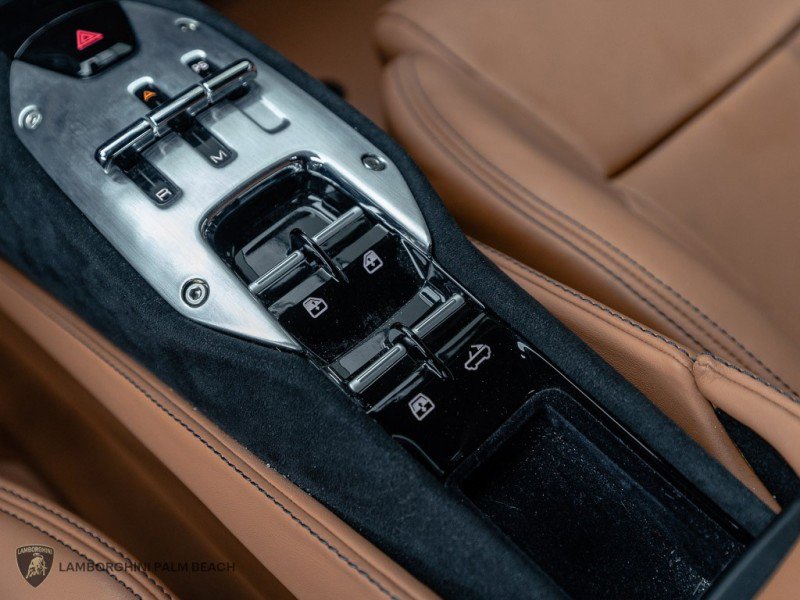 Used 2022 Ferrari SF90 Spider image 26