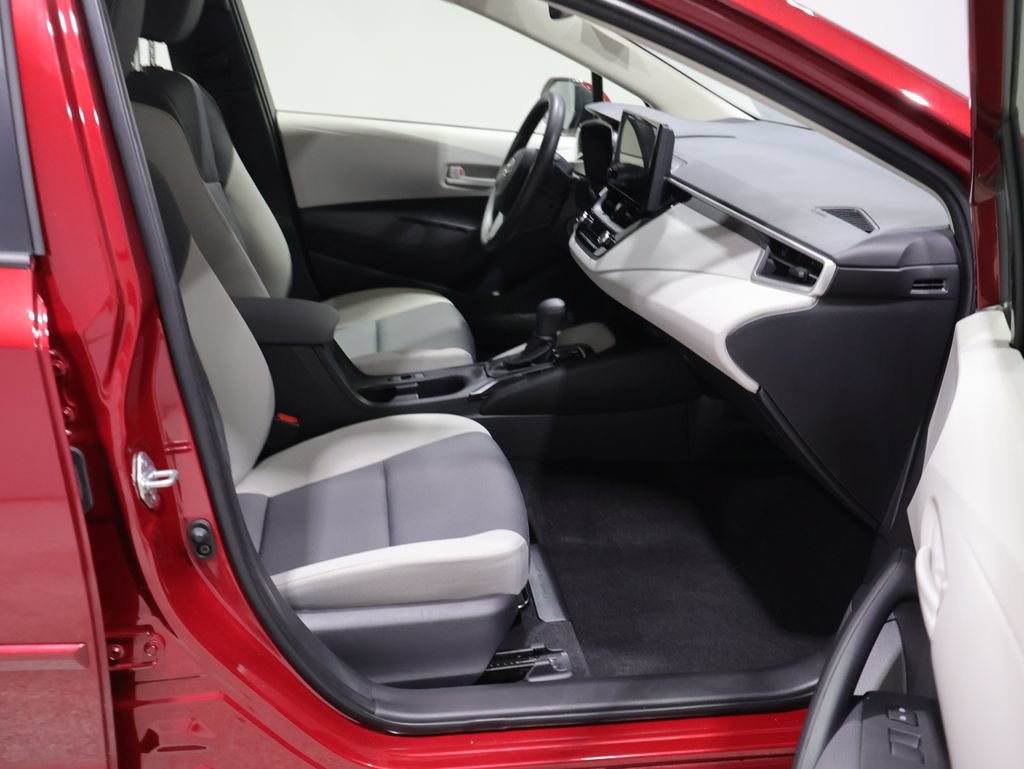 Used 2025 Toyota Corolla LE FWD image 23