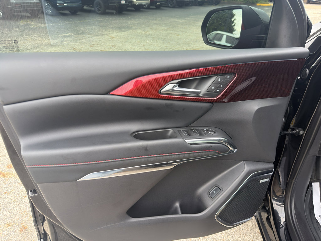 Used 2025 Chevrolet Traverse RS FWD image 22