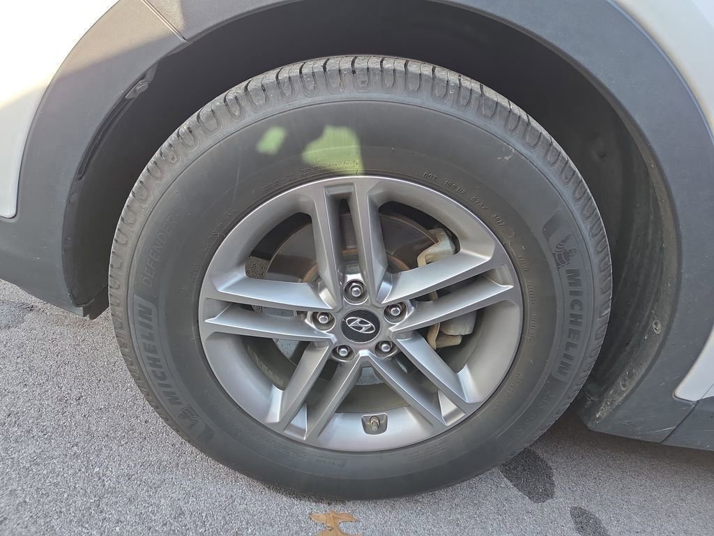 Used 2017 Hyundai Santa Fe Sport image 9