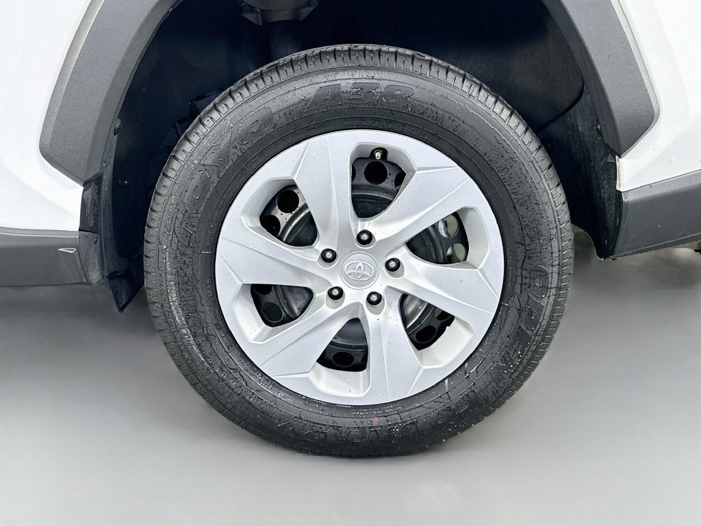 Used 2025 Toyota RAV4 LE AWD/4WD image 32