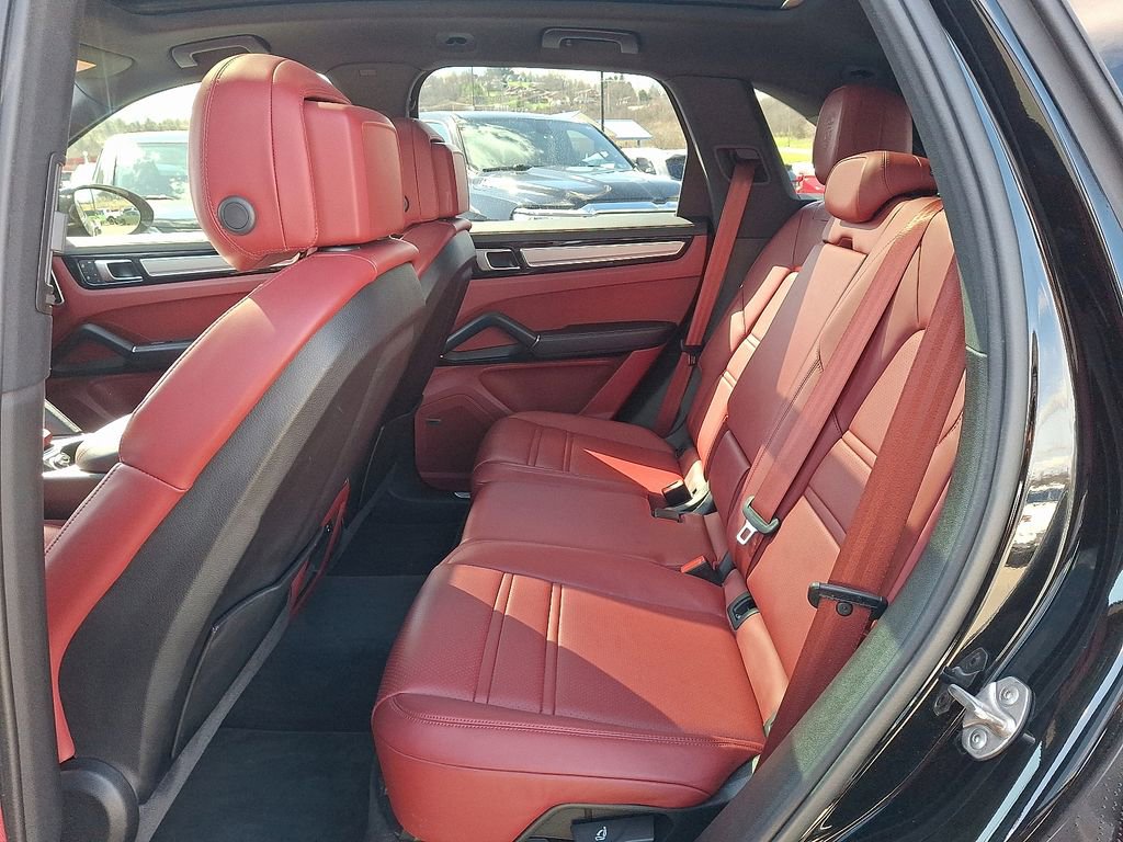 Used 2022 Porsche Cayenne S Platinum AWD/4WD image 10