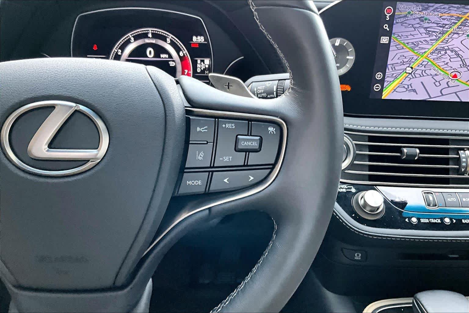 Used 2022 Lexus LS 500 AWD w/ Accessory Package (Z2) image 25