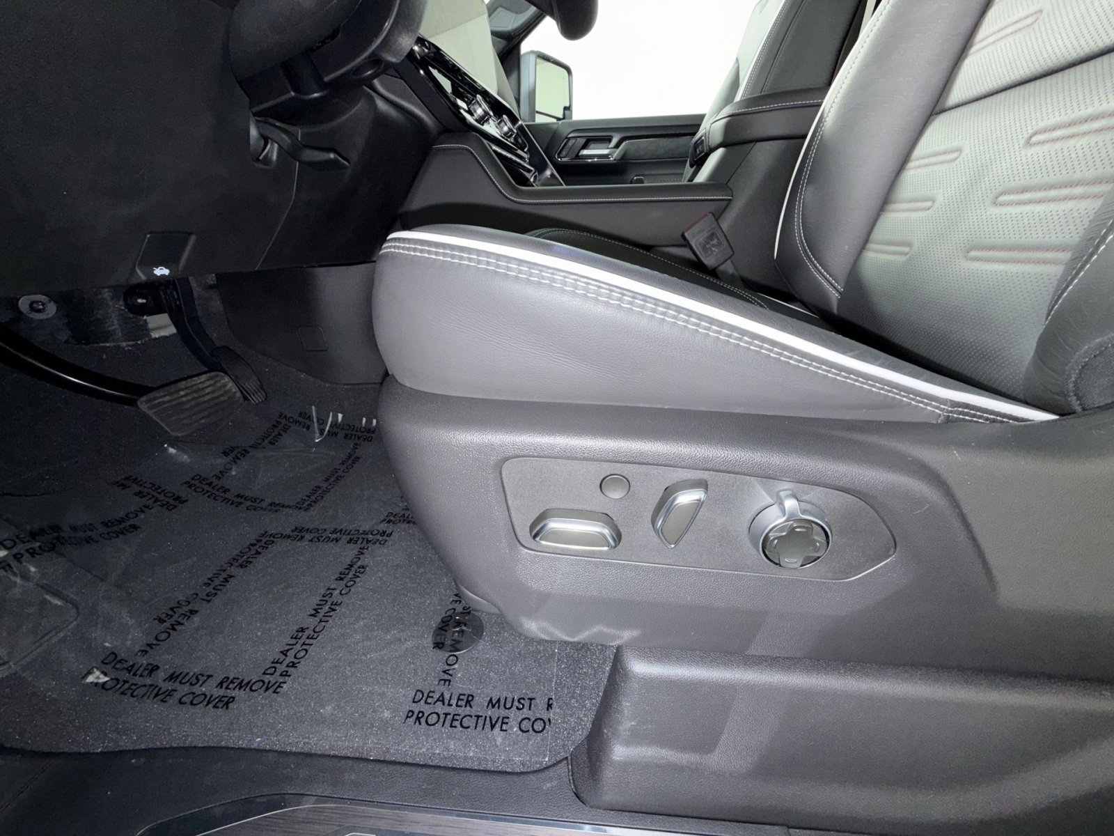 Used 2025 GMC Sierra 2500 AT4X AWD/4WD image 14