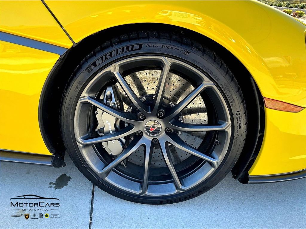 Used 2018 McLaren 570S Spider image 24