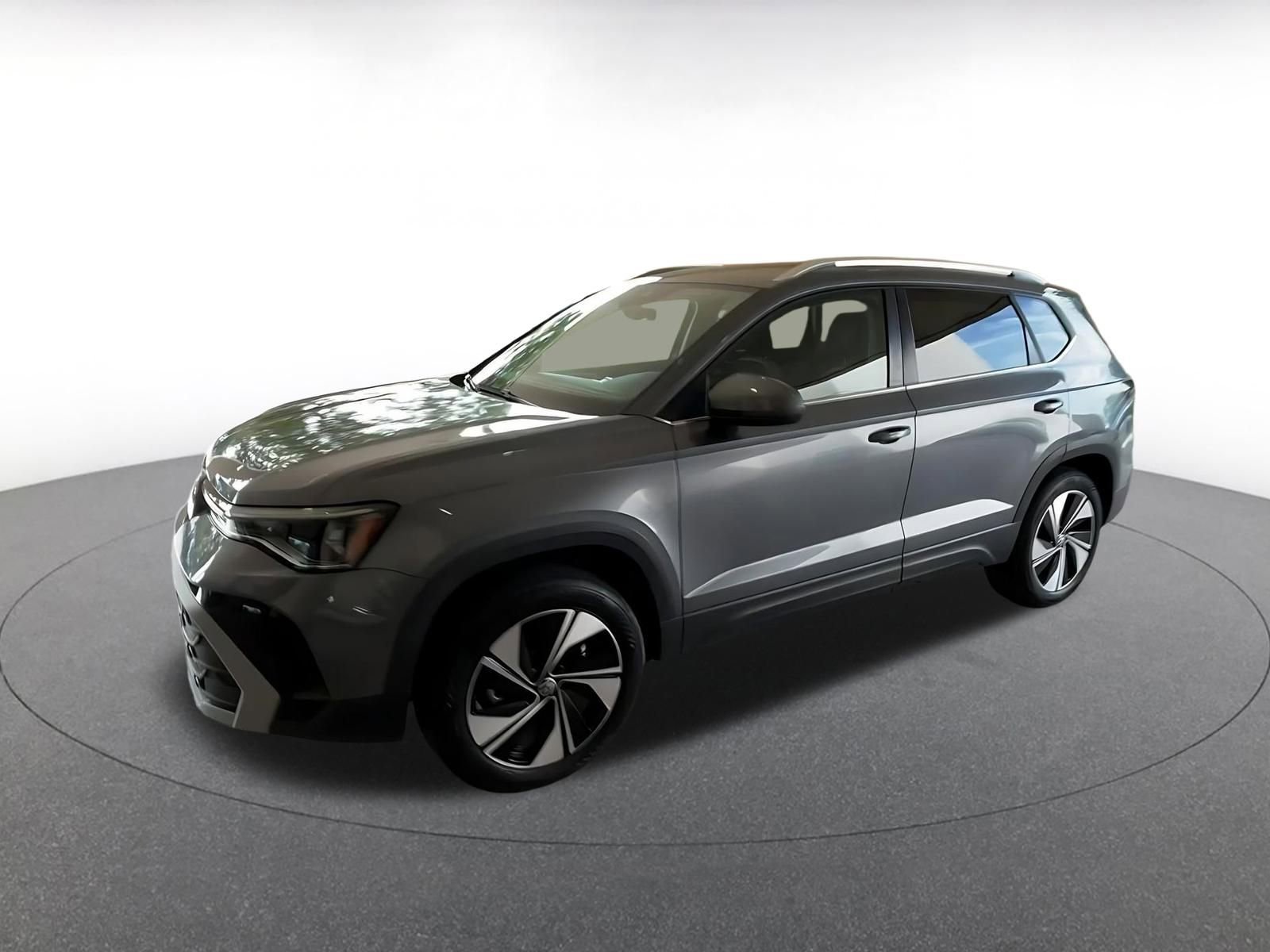 Used 2025 Volkswagen Taos SE image 8