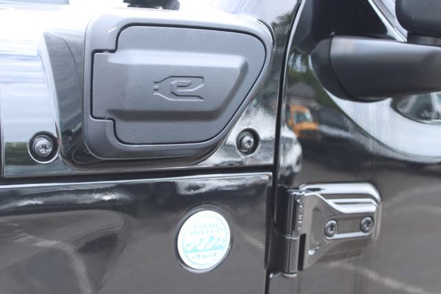 Used 2024 Jeep Wrangler Unlimited Sahara AWD/4WD image 8
