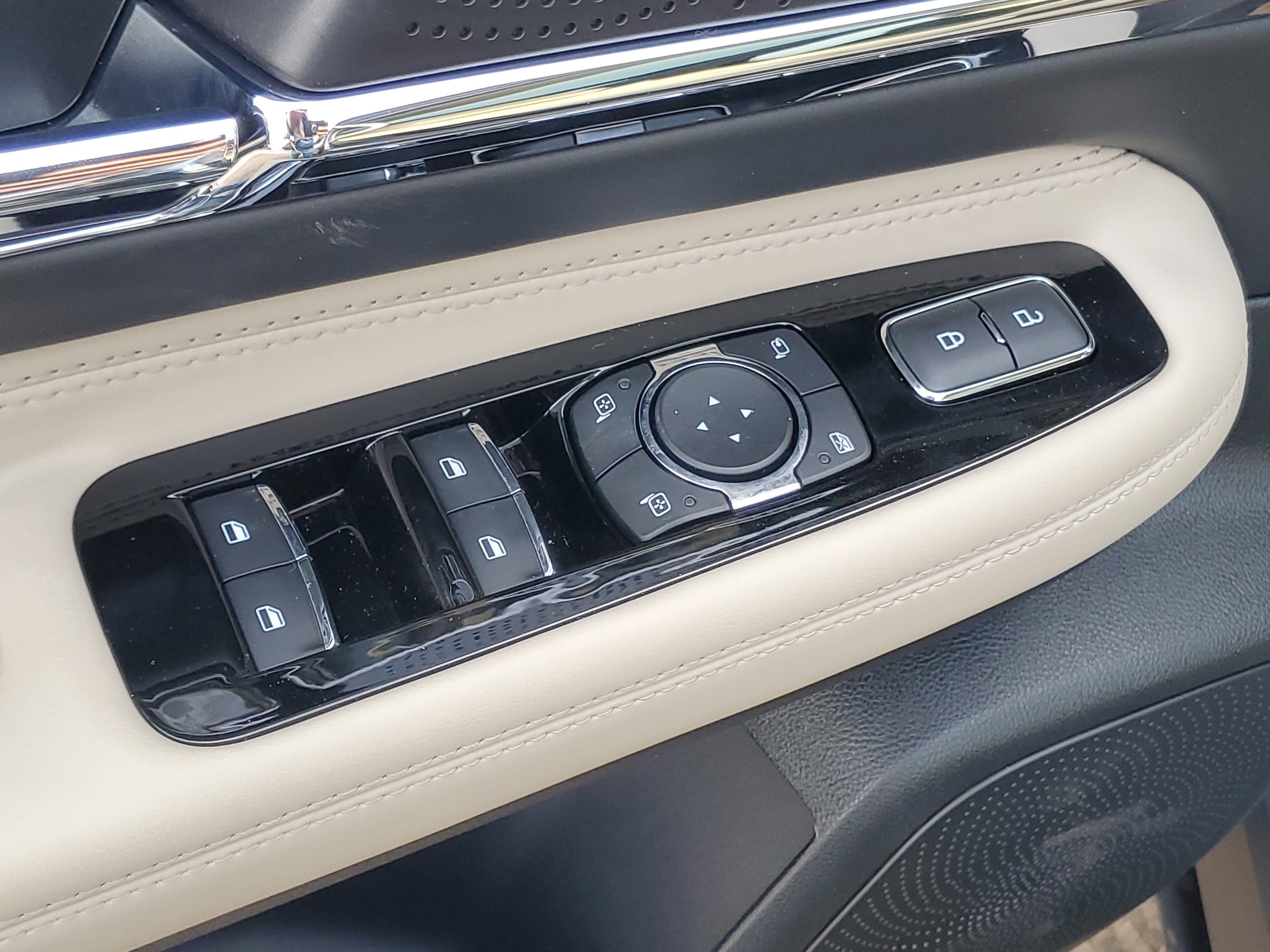 New 2026 Lincoln Corsair Grand Touring w/ Towing Package image 9