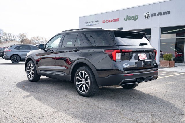 Used 2025 Ford Explorer ST-Line AWD/4WD image 3