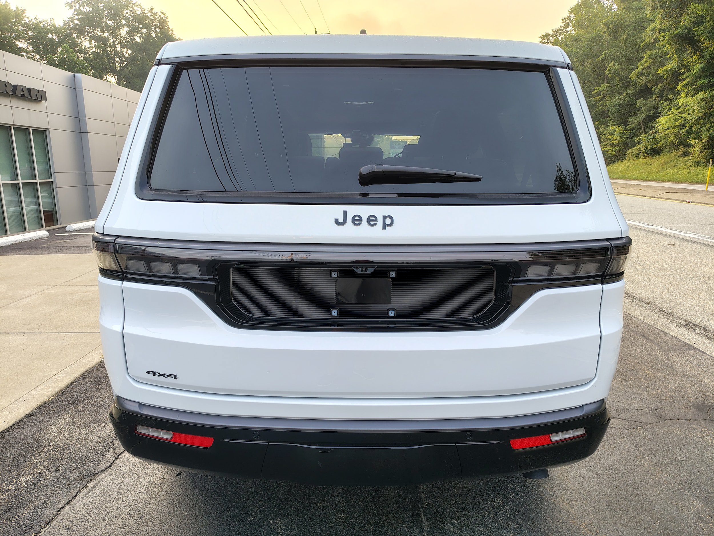 New 2026 Jeep Grand Wagoneer Limited AWD/4WD image 10