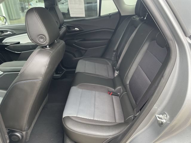 Used 2025 Chevrolet Trax LT w/ LT Convenience Package FWD image 29