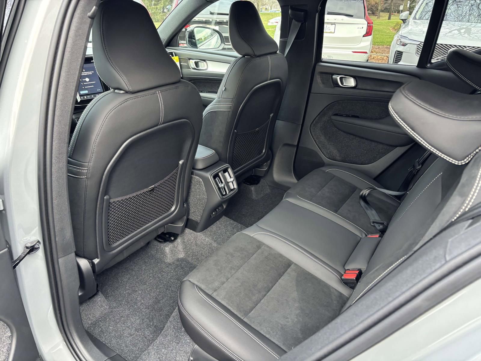 New 2026 Volvo XC40 B5 Ultra w/ Protection Package Premier image 26