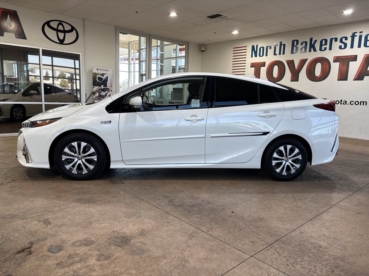 Certified 2020 Toyota Prius Prime Limited FWD image 7
