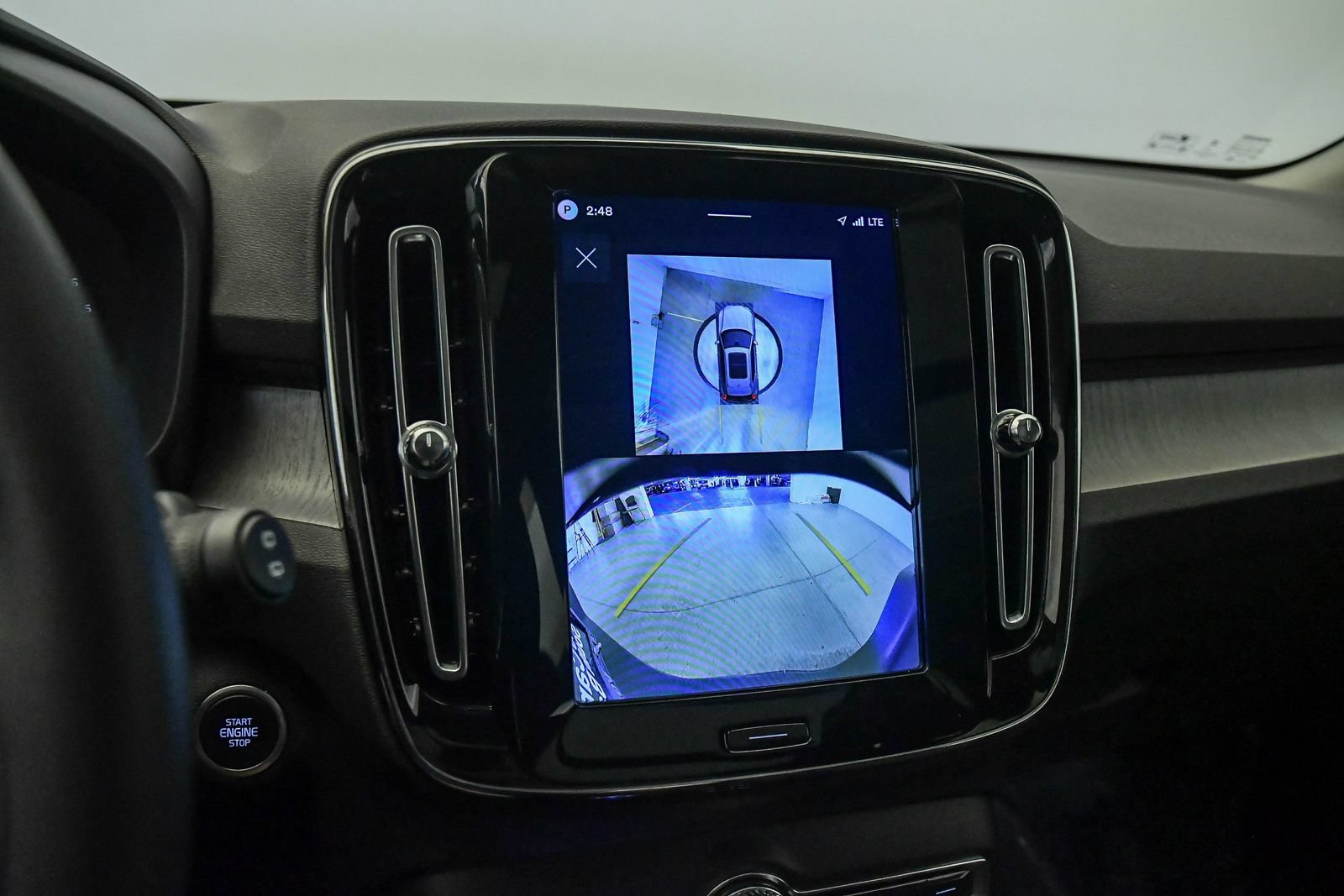 Certified 2026 Volvo XC40 B5 Plus AWD/4WD image 22