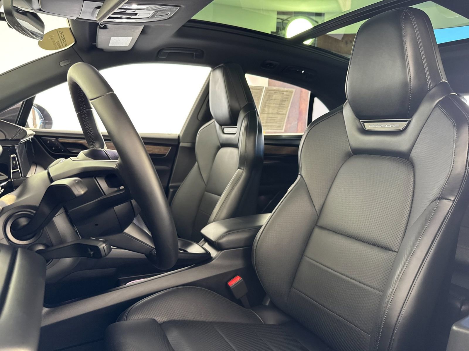 Used 2025 Porsche Macan Electric image 5